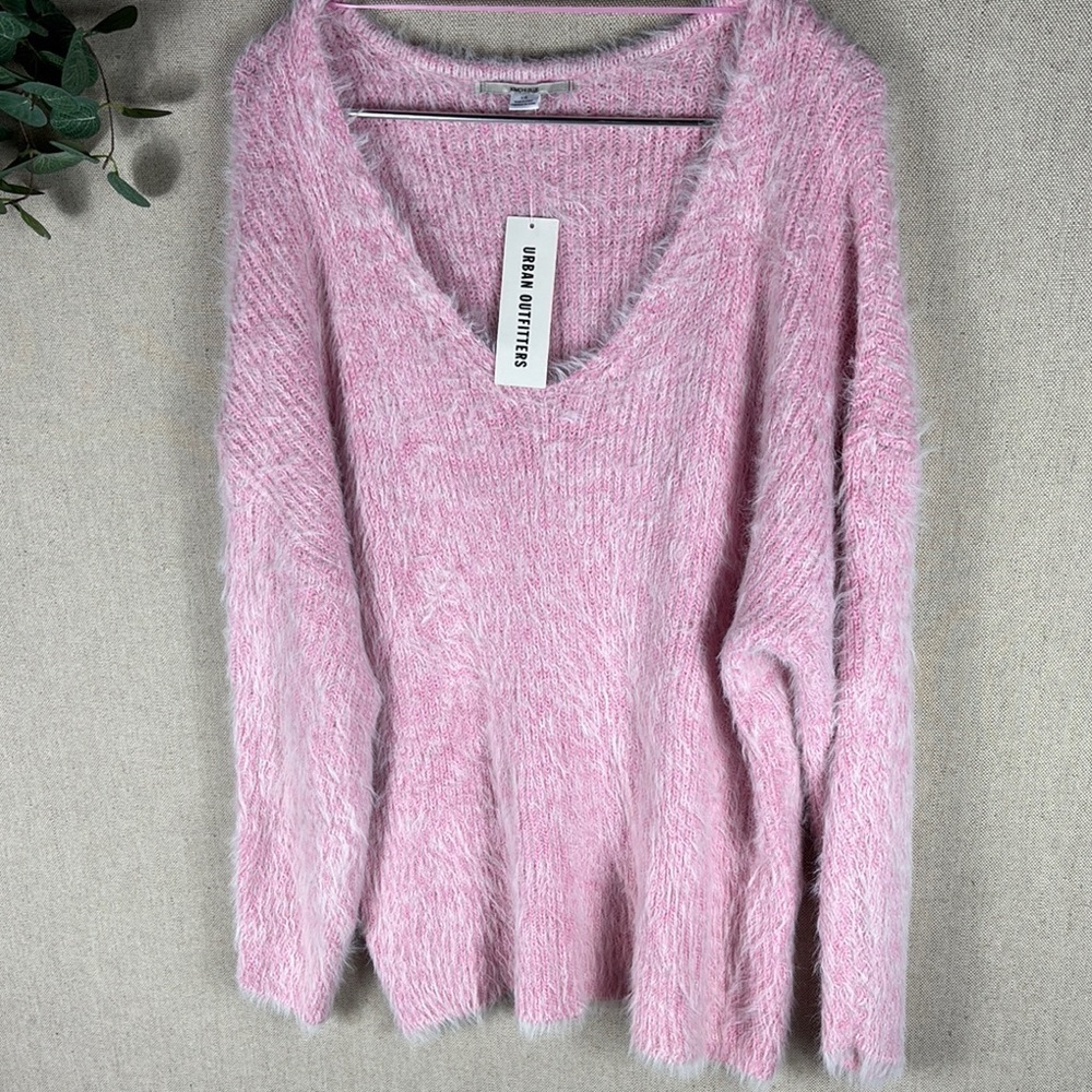 Kimchi Blue > New with Tags Pink Priscilla V-Neck Fuzzy Sweater Large - Picture 10 of 12